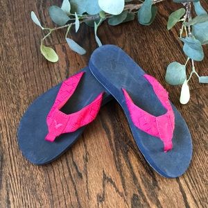 American Eagle Flip Flops